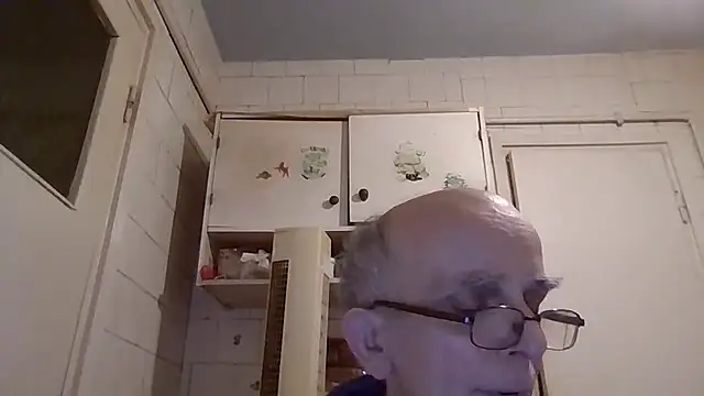 Snapshot of mariusica1@xh chatting on February 6, 10:50 pm mariusica1xh online show from February 6, 10:50 pm