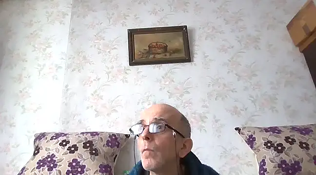 Snapshot of mariusica1@xh chatting on March 12, 11:43 am mariusica1xh online show from March 12, 11:43 am
