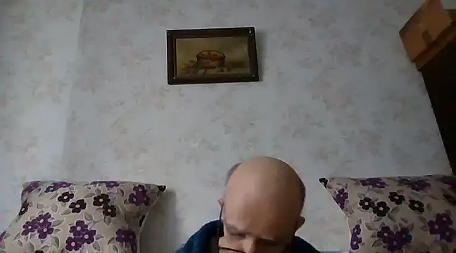 Snapshot of mariusica1@xh chatting on March 11, 2:07 pm mariusica1xh online show from March 11, 2:07 pm