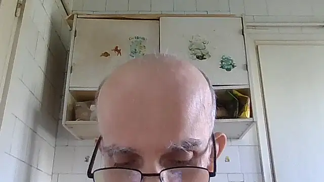 Snapshot of mariusica1@xh chatting on July 7, 9:57 am mariusica1xh online show from July 7, 9:57 am