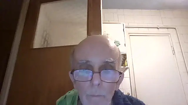 Snapshot of mariusica1@xh chatting on February 9, 6:17 pm mariusica1xh online show from February 9, 6:17 pm