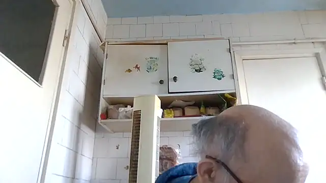 Snapshot of mariusica1@xh chatting on February 27, 12:16 pm mariusica1xh online show from February 27, 12:16 pm