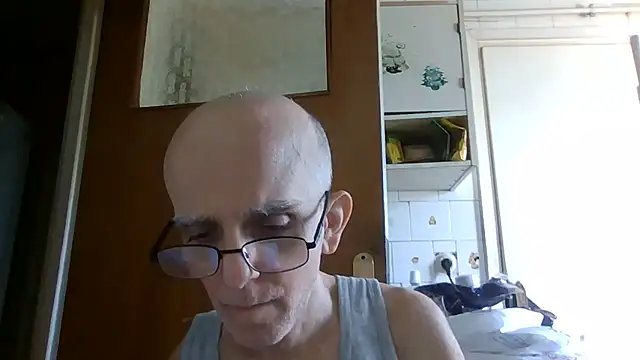 Snapshot of mariusica1@xh chatting on June 14, 2:29 pm mariusica1xh online show from June 14, 2:29 pm