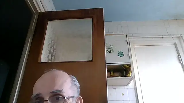 Snapshot of mariusica1@xh chatting on February 26, 2:17 pm mariusica1xh online show from February 26, 2:17 pm