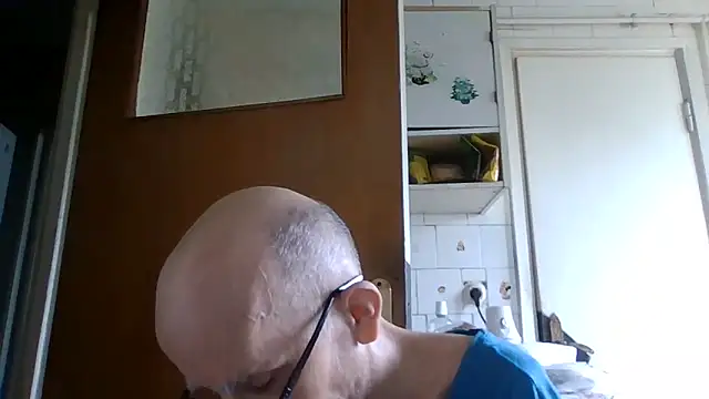 Snapshot of mariusica1@xh chatting on June 10, 2:07 pm mariusica1xh online show from June 10, 2:07 pm