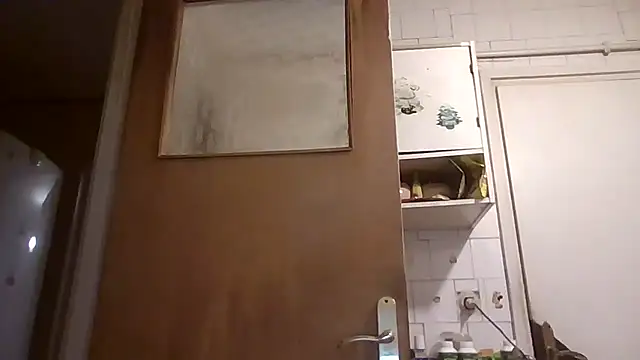 Snapshot of mariusica1@xh chatting on February 28, 12:21 am mariusica1xh online show from February 28, 12:21 am