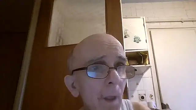 Snapshot of mariusica1@xh chatting on July 15, 2:51 am mariusica1xh online show from July 15, 2:51 am
