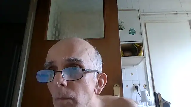Snapshot of mariusica1@xh chatting on July 17, 1:52 pm mariusica1xh online show from July 17, 1:52 pm