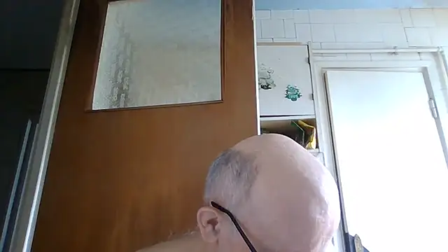 Snapshot of mariusica1@xh chatting on July 4, 9:37 am mariusica1xh online show from July 4, 9:37 am