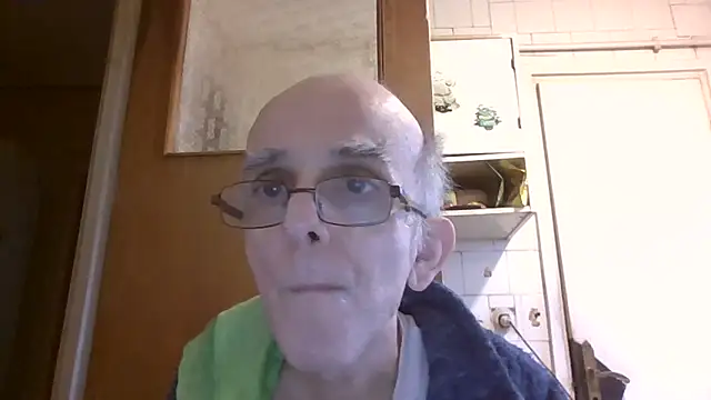 Snapshot of mariusica1@xh chatting on February 15, 1:32 pm mariusica1xh online show from February 15, 1:32 pm