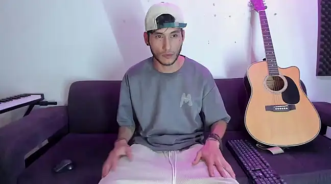 Henrikk senn online show from December 14, 2:55 am