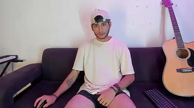 Henrikk senn online show from December 13, 2:32 am