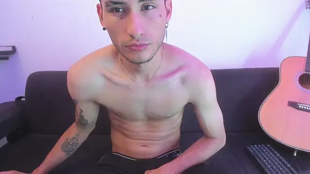 Henrikk senn online show from June 9, 7:59 pm