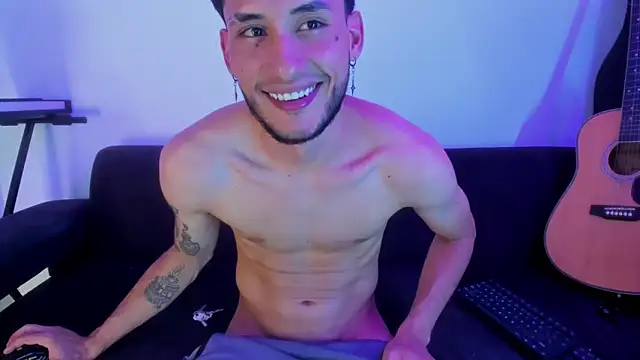 Henrikk senn online show from December 1, 8:21 pm