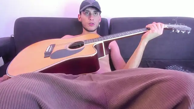 Henrikk senn online show from June 12, 9:12 pm