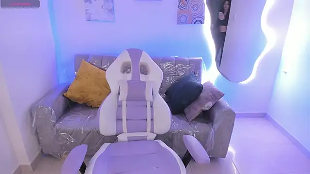 Charlotte cowell sub1  online show from November 6, 6:45 pm