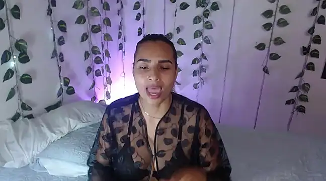 Snapshot of mykaelahoney chatting on January 15, 9:13 am mykaelahoney online show from January 15, 9:13 am