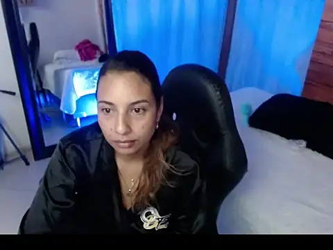 mykaelahoney online show from April 10, 8:32 am