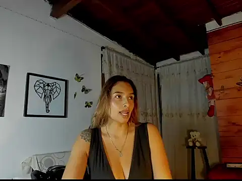 Snapshot of mykaelahoney chatting on February 12, 4:56 am mykaelahoney online show from February 12, 4:56 am
