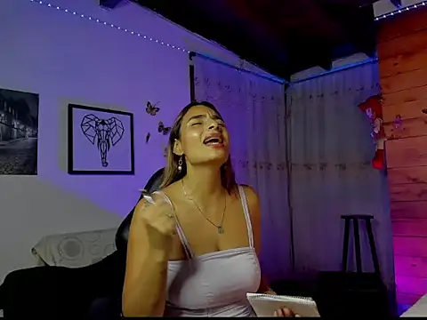 Snapshot of mykaelahoney chatting on February 3, 6:11 am mykaelahoney online show from February 3, 6:11 am