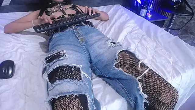 Snapshot of bellatrix25 chatting on December 6, 11:52 pm bellatrix25 online show from December 6, 11:52 pm