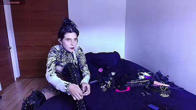 Snapshot of bellatrix25 chatting on March 3, 1:45 pm bellatrix25 online show from March 3, 1:45 pm