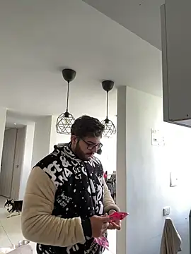 thomas gun online show from December 17, 3:39 pm