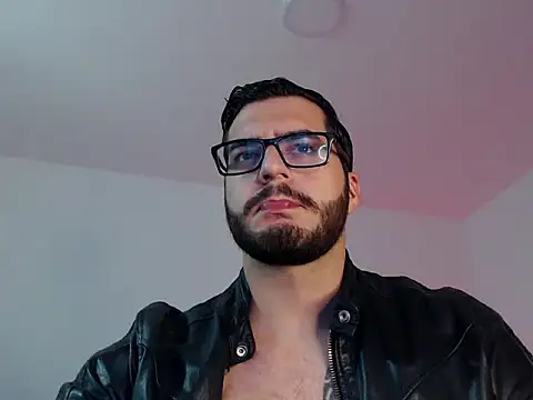 Snapshot of thomas_gun chatting on November 5, 1:20 am thomas gun online show from November 5, 1:20 am