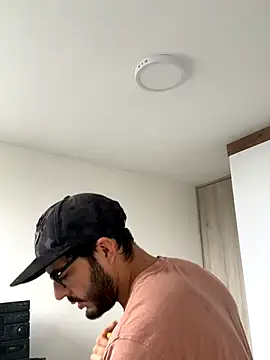 Snapshot of thomas_gun chatting on December 5, 3:43 pm thomas gun online show from December 5, 3:43 pm