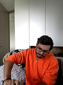 Snapshot of thomas_gun chatting on December 15, 1:50 pm thomas gun online show from December 15, 1:50 pm