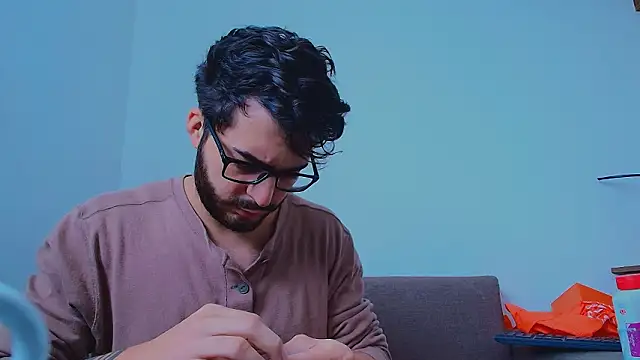 thomas gun online show from March 4, 8:05 pm