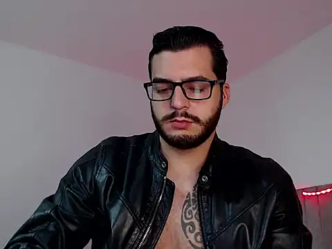 Snapshot of thomas_gun chatting on November 10, 3:55 am thomas gun online show from November 10, 3:55 am