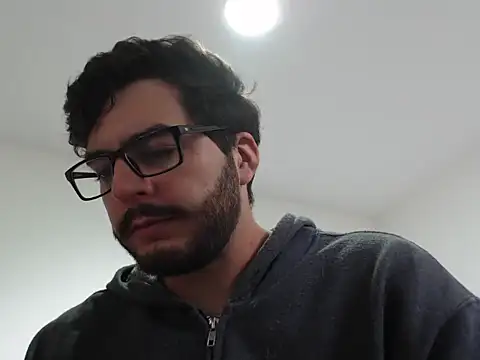 Snapshot of thomas_gun chatting on December 16, 3:05 pm thomas gun online show from December 16, 3:05 pm