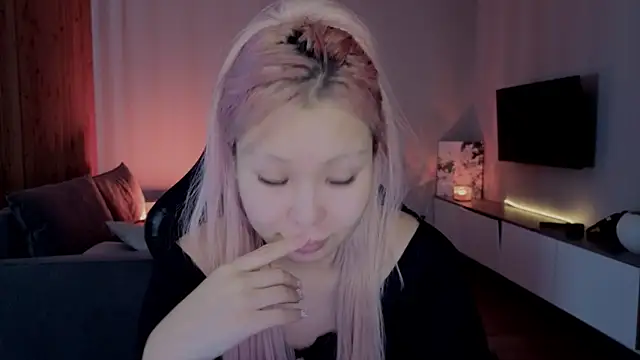 RileyMee online show from April 13, 4:27 am