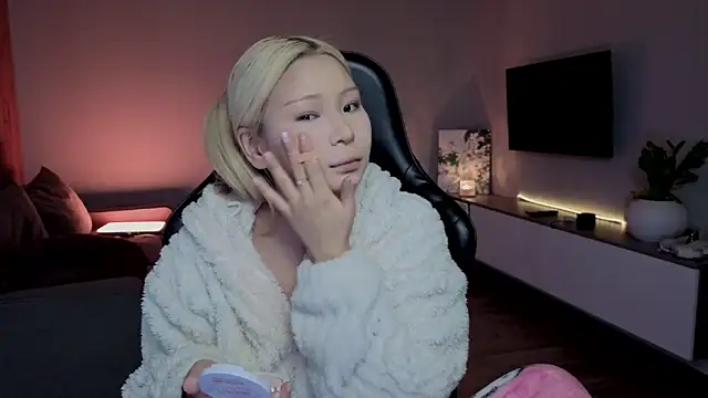 RileyMee online show from March 12, 3:56 am