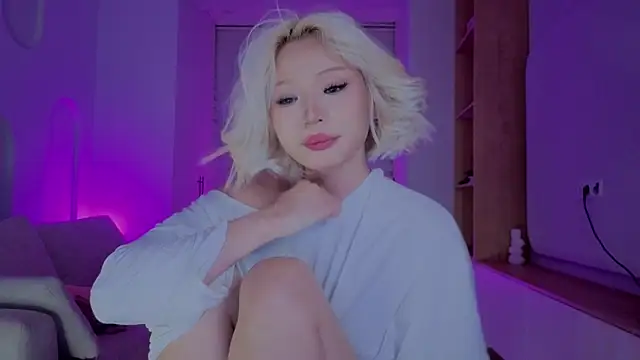 RileyMee online show from October 22, 12:26 pm