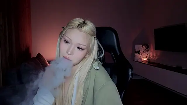 RileyMee online show from March 2, 3:40 am