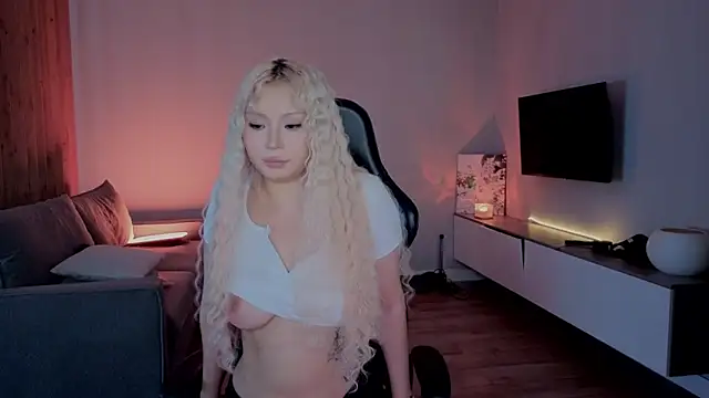 RileyMee online show from April 14, 6:18 am