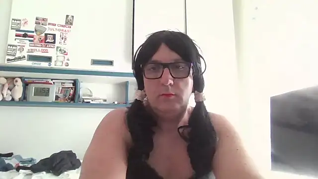 Snapshot of brindisiroby chatting on July 1, 9:42 am brindisiroby online show from July 1, 9:42 am