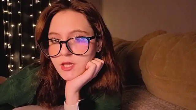 Snapshot of Diana_Flower chatting on December 14, 2:07 am Diana Flower online show from December 14, 2:07 am