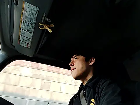 whitebriefboy online show from March 20, 10:00 pm