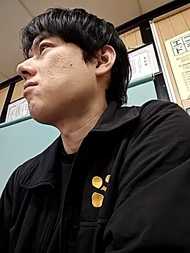 whitebriefboy online show from April 16, 4:52 pm