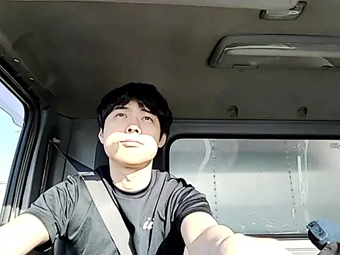 whitebriefboy online show from May 9, 9:51 pm