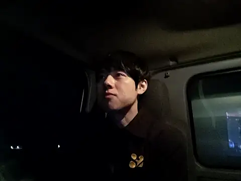 whitebriefboy online show from March 15, 6:37 pm