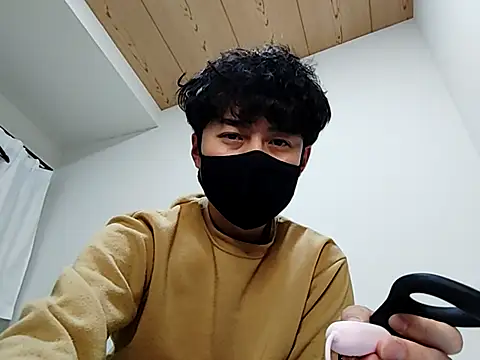 Snapshot of whitebriefboy chatting on February 17, 3:22 pm whitebriefboy online show from February 17, 3:22 pm
