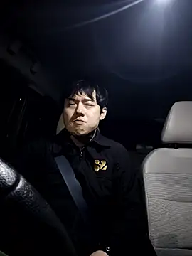 whitebriefboy online show from March 22, 7:37 pm