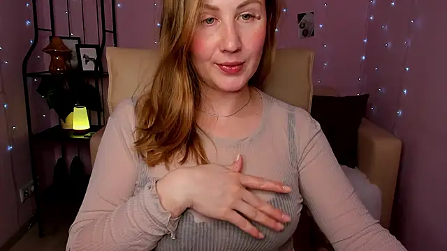 Snapshot of Helens_love chatting on February 23, 5:12 am Helens love online show from February 23, 5:12 am