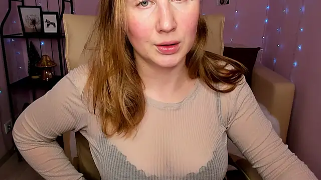 Snapshot of Helens_love chatting on February 11, 7:54 am Helens love online show from February 11, 7:54 am