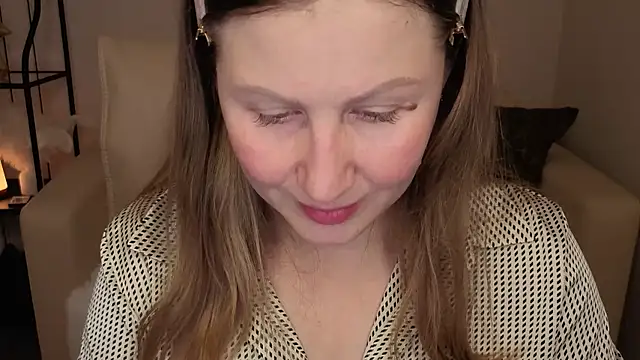 Snapshot of Helens_love chatting on October 19, 12:46 am Helens love online show from October 19, 12:46 am