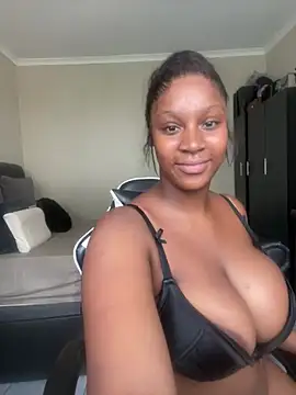 Snapshot of Candy_Love_18 chatting on January 17, 9:13 am Candy Love 18 online show from January 17, 9:13 am